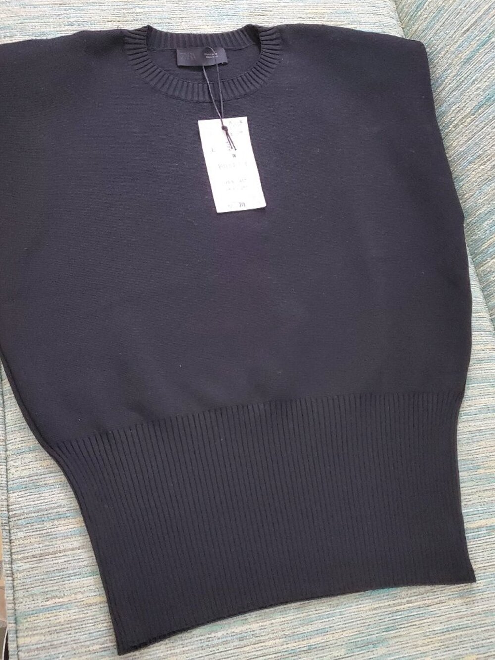 ZARA SHOULDER PAD, RIBBED TOP